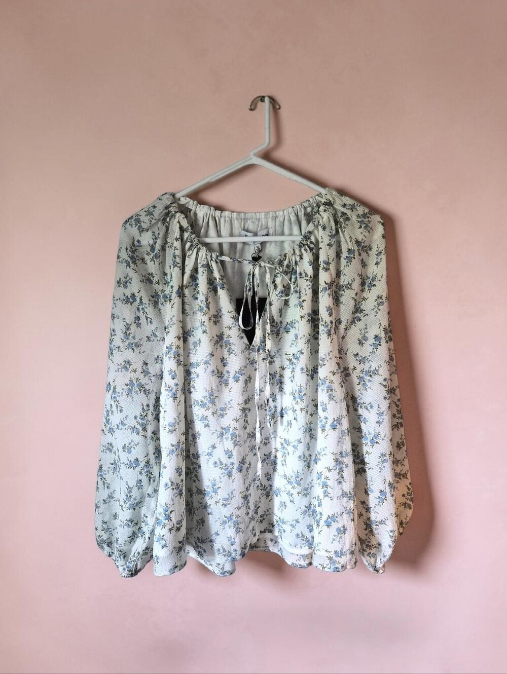 En Saison White Floral Tie-Neck Peasant Blouse